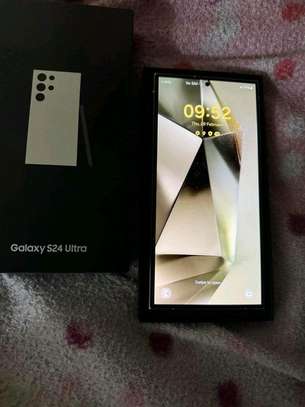 Samsung Galaxy S23 Ultra 1Tb White In Colour image 2