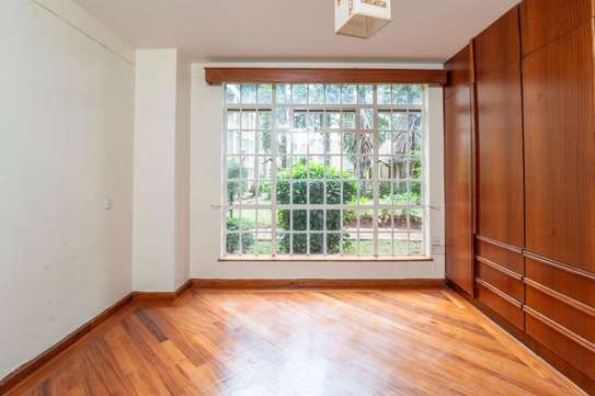 3 Bed Apartment with En Suite in Kilimani image 10