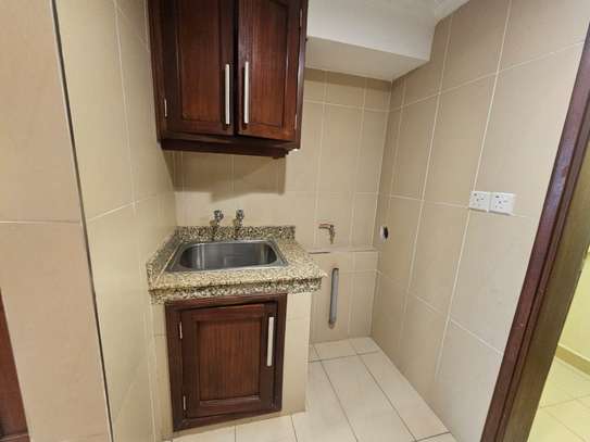 4 Bed Apartment with En Suite in Riverside image 16