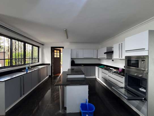 5 Bed House with En Suite in Runda image 12