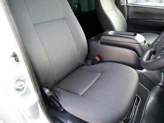 TOYOTA HIACE AUTO DIESEL NEW IMPORT. image 4