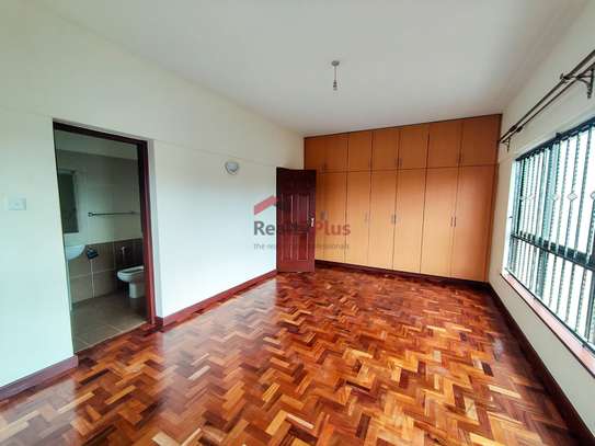 3 Bed Apartment with En Suite in Brookside image 6