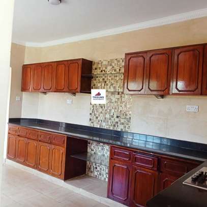 4 Bed Apartment with En Suite in Westlands Area image 3