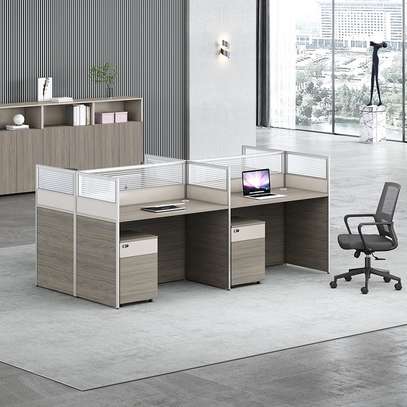 Glass-Screened 4-Way Modular Office Desk image 10