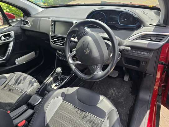 Peugeot 2008 image 7