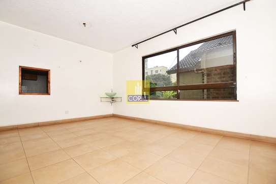 5 Bed Apartment with Parking in Parklands image 2