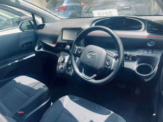 Toyota sienta hybrid 2018 image 3