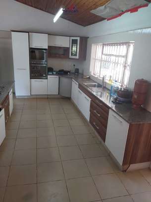 4 bedroom house for rent in Gigiri image 8