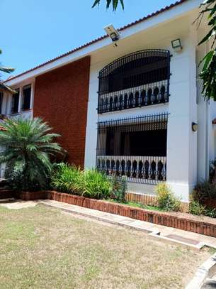 5 Bed House with En Suite at Nyali image 10