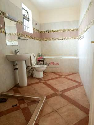 3 Bed Apartment with En Suite in Kilimani image 8