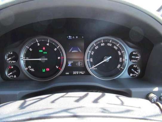 Toyota land Cruiser V8 ZX maroon 2018 image 8