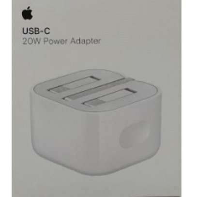 Apple USB-C 20watts Adapter image 1