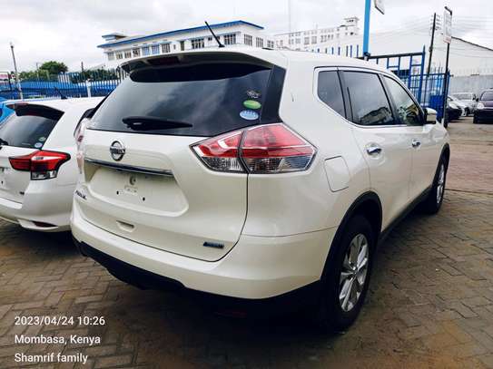 Nissan X-trail white 5 seater 2016 image 1