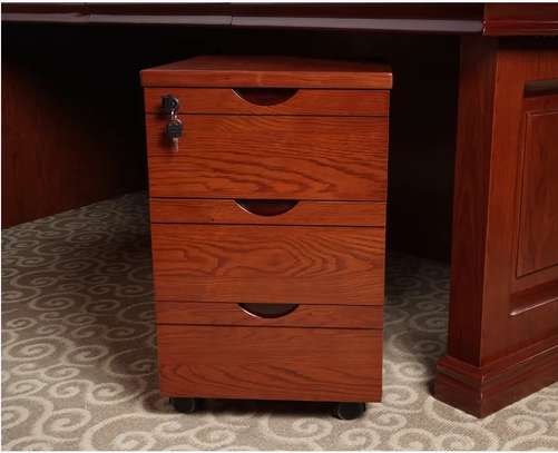 Office Desk: 2000mm Red Mahogany Executive Office Desk image 2