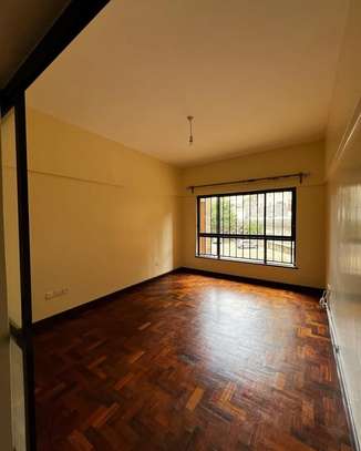 4 Bed Apartment with En Suite in Brookside image 8