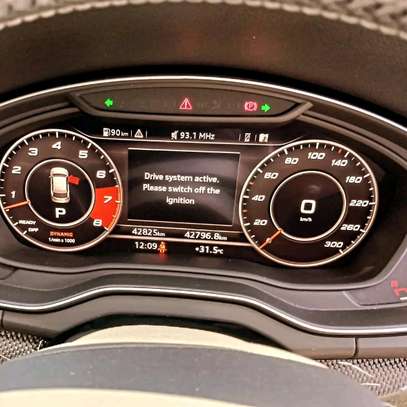 Audi Q5 Quattro S-line black 2018 image 5