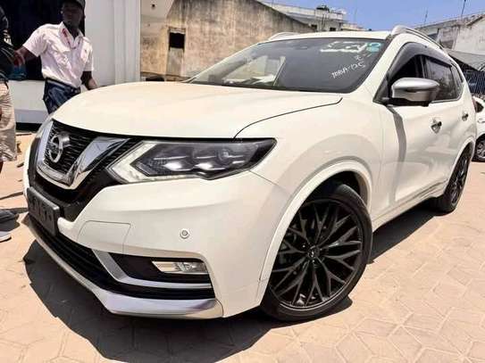 Nissan X-Trail Autech Premium grade white sunroof image 9