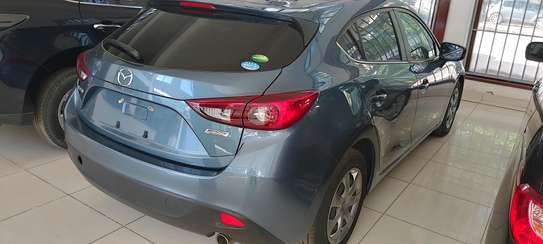 Mazda axela image 4