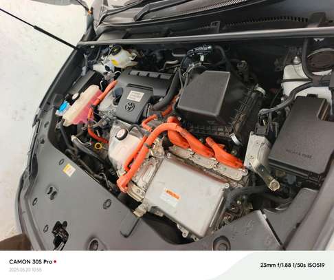 Toyota Harrier hybrid sunroof image 2