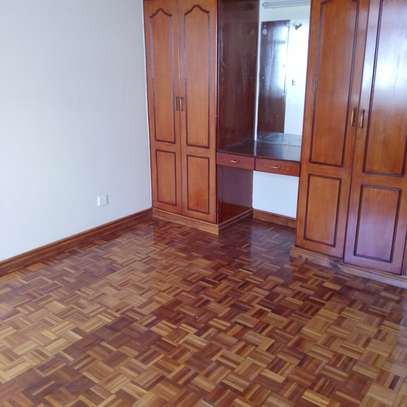 5 Bed Townhouse with En Suite at Riverside image 12