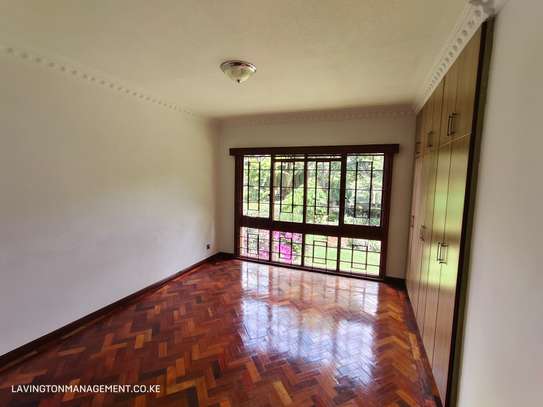 4 Bed House with En Suite at Lavington Green image 16