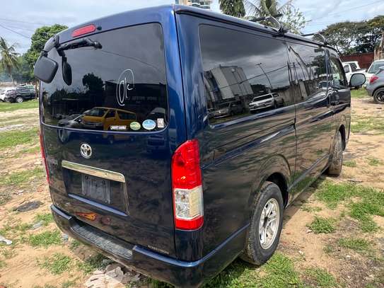 TOYOTA HIACE image 4