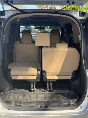 Toyota Noah 2017 image 10