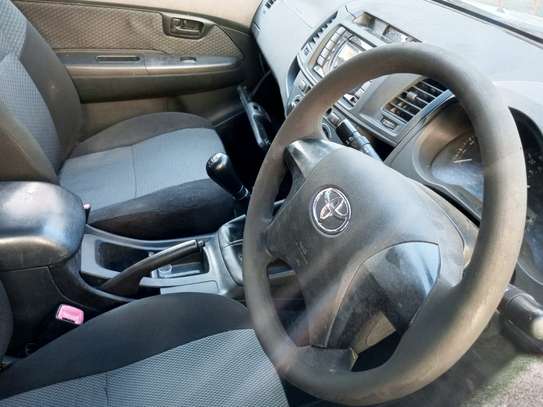Toyota Hilux D. Cab 4wd diesel manual image 2