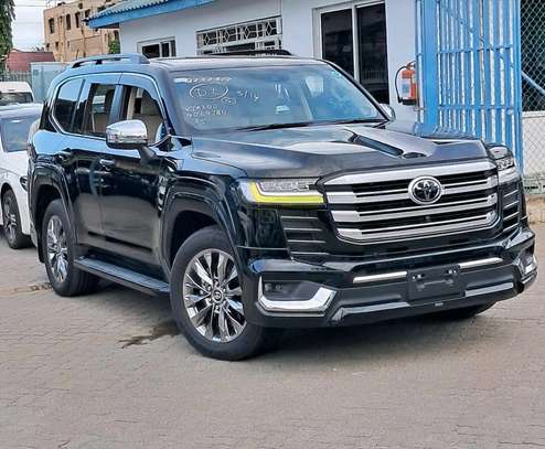 Toyota Land cruiser ZX V8 LC300 2023 image 1