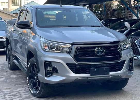 Toyota Hilux Double Cabin silver 2019 image 4
