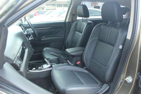 Mitsubishi Outlander PHEV 2017 89,000 Kms image 6