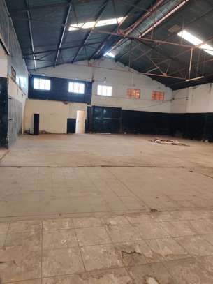 30,000 ft² Warehouse with Parking in Ruaka image 1