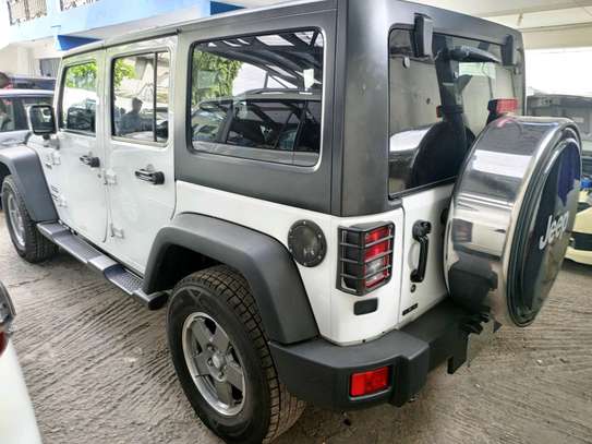 Jeep Wrangler white image 1
