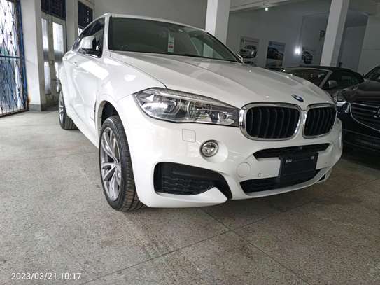 BMW X6 pearl white image 9