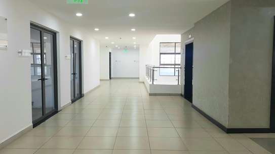 166 m² office for rent in Parklands image 2