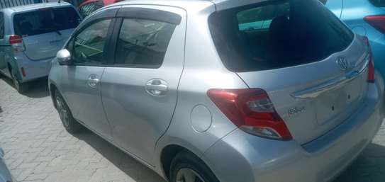 Toyota vitz image 3