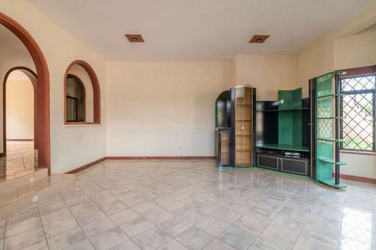5 Bed House with En Suite in Thika Road image 21