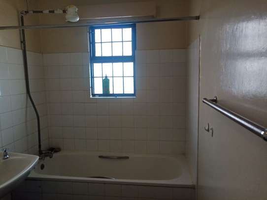 3 Bed Apartment with En Suite in Embakasi image 4