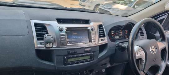 TOYOTA HILUX INVISIBLE DOUBLE CABIN image 4