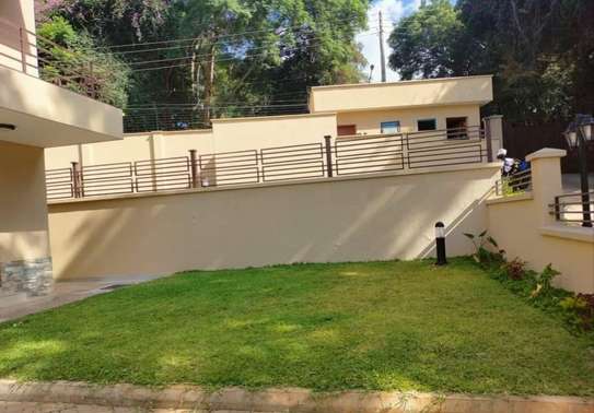 5 Bed Townhouse with En Suite in Lavington image 15