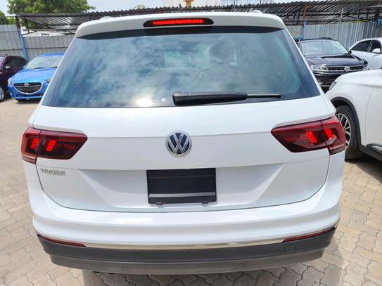 Volkswagen Tiguan white 2018 Sunroof image 7