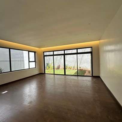 5 Bed Townhouse with En Suite in Lavington image 4