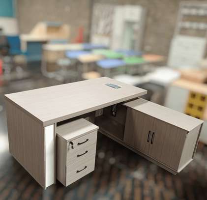 Office Desk: 1600mm Long Corporate Work Desk image 3