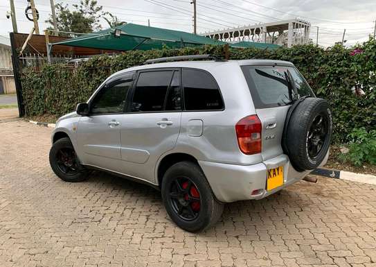 Toyota RAV4 4WD image 2