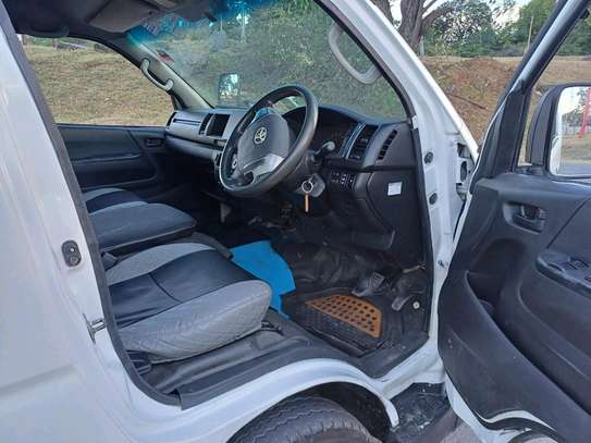 Toyota Hiace diesel 9l 2014 slightly used image 2