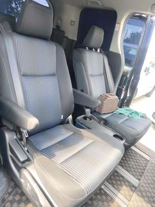 Toyota Voxy black Si 2018 image 7