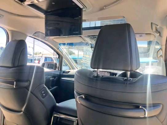 Toyota Alphard  with  sunroof image 8