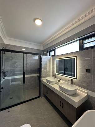 4 Bed Apartment with En Suite in Lavington image 3