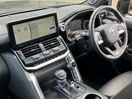 Toyota landcruiser GR image 12