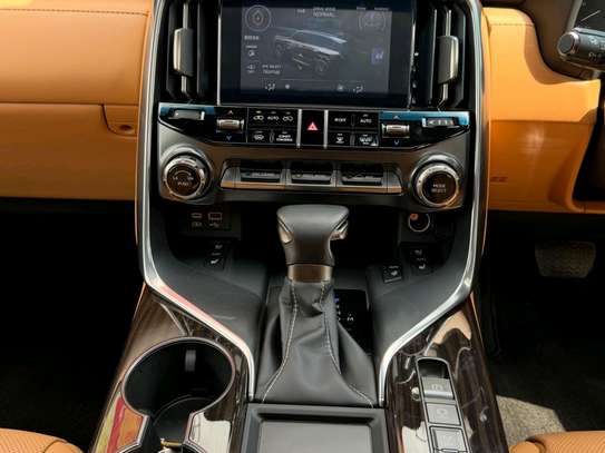 2022 Lexus LX600 image 9